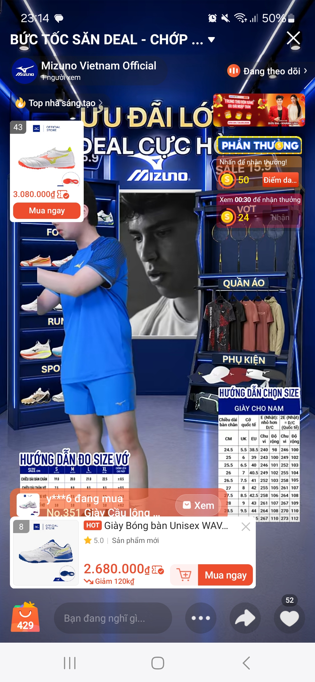 Trung giới thiệu sản phẩm tại phiên Shopee Live của Mizuno Vietnam Official